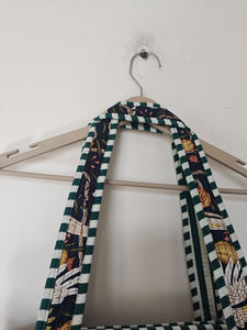 Sac de voyage matelassé en coton bleu foncé à motif floral, fermeture éclair, doubles poignées, unisexe |   Sac de sport léger pour le week-end, 20-35L - Product Image 5