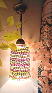 Lanterne en métal marocain avec finition en verre, lampe en mosaïque, fabrication artisanale, portable, décoration de Noël, de mariage et de la maison, DMO-010 - Product Image 3