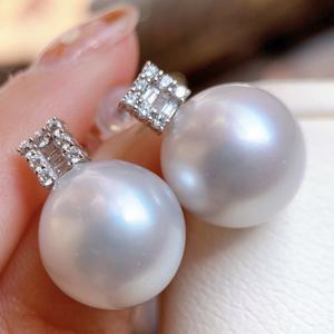 Pendientes Clásicos de Plata de Ley con Cuatro Hojas de Trébol, Color Gris Platino Natural, 9-10 mm, Redondos, Finos, en Caja de Regalo, Venta al por Mayor - Product Image 2