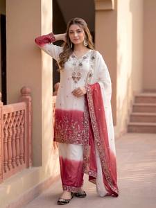 Ensemble Anarkali brodé blanc et bordeaux pour femme avec dupatta – Tenue traditionnelle indienne et pakistanaise en coton, coupe ample, longueur cheville - Product Image 2