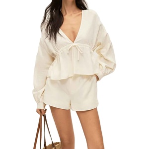 Conjunto de Verano para Mujer: Camiseta Oversize de Algodón Orgánico Premium y Pantalones Cortos Transpirables de Secado Rápido con Logo Frontal - Product Image 1
