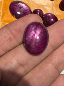 Pierre précieuse naturelle œil de chat rouge rubis étoilé, taille ovale, polie, 5-10 carats, pour la fabrication de bijoux - Product Image 3