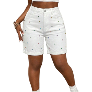 Shorts en jean décontractés pour femme, blancs, taille haute, coupe droite, avec strass, respirants, séchage rapide, 100 % coton, coupe classique, personnalisables - Product Image 1