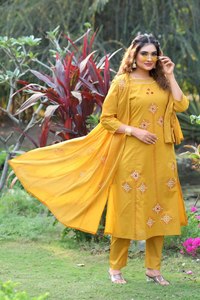 Nouvel ensemble Salwar Kameez de créateurs, style moderne pour soirée, coupe trapèze, avec dupatta moutarde, en pur coton et tissu Mul Cotton - Product Image 3