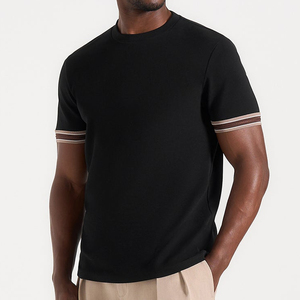Camiseta de punto negra de manga corta para hombre con ribete en contraste, cuello redondo y ajuste casual - Product Image 5