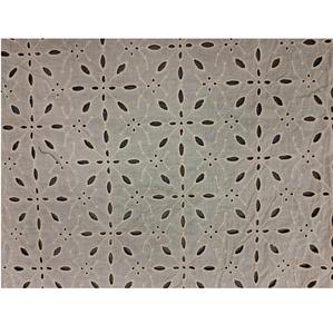 Proveedor Indio de Tela Ligera y Transpirable de Algodón Blanco de Lujo con Bordado Schiffli para Confección de Blusas y Vestidos para Niñas - Product Image 1