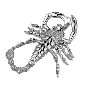 Pendentif Scorpion Hip Hop Exclusif avec Sertissage de Diamants de Laboratoire Entièrement Incrustés et Finition Argentée - Product Image 3