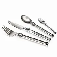 Ensemble de couverts en métal de luxe comprenant cuillère, fourchette et couteau pour cuisine moderne, restaurants, hôtels et services de traiteur