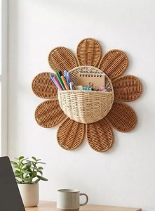 Panier mural en rotin tressé artisanal en forme de fleur avec poche de rangement en fibre naturelle pour décoration murale suspendue, chambre d'enfant - Product Image 3
