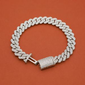 Bracelet cubain en argent moissanite serti de diamants avec maillons pavés et fermoir boîte de luxe pour homme - Product Image 1