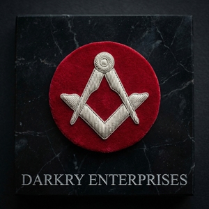 ตราสัญลักษณ์โลจแบบปักมือ ทำจากผ้ากำมะหยี่สีกรมท่า รูปทรงกลม ประดับด้วยลวดเงินแท้ สำหรับพนักงานอัลโมเนอร์ในสมาคมเมสัน - Product Image 2