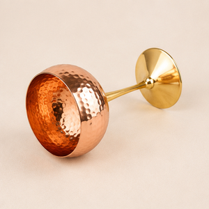Copa de Vino de Cobre Puro Hecha a Mano de Lujo con Soporte de Latón Ornamentado, Diseño Martillado Vintage, Copa de Cóctel para Bodas y Bar en Casa - Product Image 3