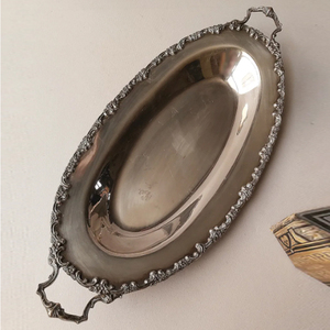ถาดตกแต่งรูปวงรีขอบข้างลายฉลุโลหะสแตนเลสดีไซน์สวยงาม - Product Image 1
