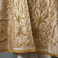 Cope Liturgique Gothique Traditionnelle Ivoire et Or, Robe d'Église Lourde Brodée Métallique