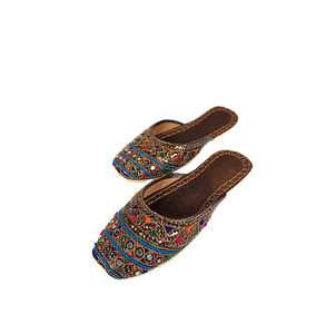 Chaussures pour femmes de style Punjabi Khussa Jutti de qualité supérieure, couleur unie, antidérapantes, fabriquées au Pakistan, tongs Khussa pour femmes - Product Image 3
