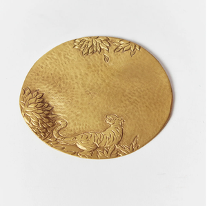Sous-verre en laiton en forme de grenade avec texture de graines détaillée et finition antique, disponible à prix de gros. - Product Image 4