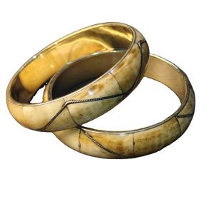 กำไลข้อมือทำมือจากกระดูกและลวด ชุด 2 ชิ้น - ลายฝังสีครีมธรรมชาติ พร้อมรายละเอียดลวดถักสีเงิน - สไตล์วินเทจแบบชาติพันธุ์ - Product Image 1