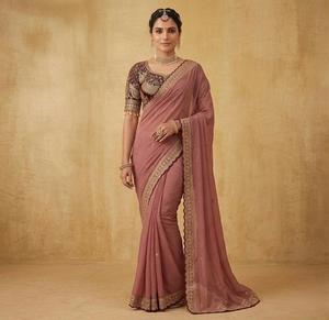 Sari en soie Rangoli avec broderie Zari et travail de sequins, bordure Arco, et chemisier en soie entièrement brodé avec un travail lourdement orné. - Product Image 5