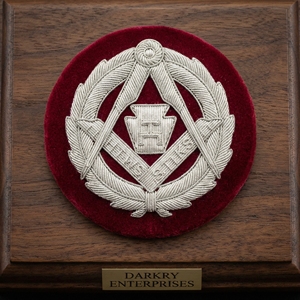 Écusson personnalisé en velours marron avec broderie fil de filigrane, emblème argenté HT, fait main, pour insignes maçonniques, écusson de blazer, écusson d'uniforme - Product Image 1