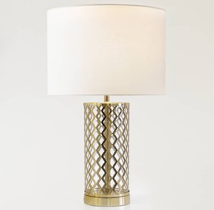 Lámpara de Mesa Moderna de Metal con Pantalla de Lino Blanco y Base Geométrica para Decoración de Interiores de Sala de Estar - Product Image 1