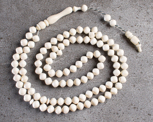Tasbih Misbaha Musulmán de 99 Cuentas de Hueso de Camello y Búfalo Auténtico para Oración Islámica - Product Image 2