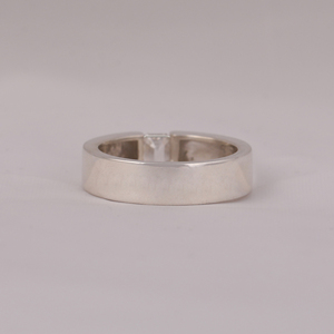 Anillo Solitario de Plata de Ley 925 para Hombre con Moissanita de Corte Esmeralda, Banda Ancha Pulida Minimalista, Anillo de Boda de Lujo - Product Image 5