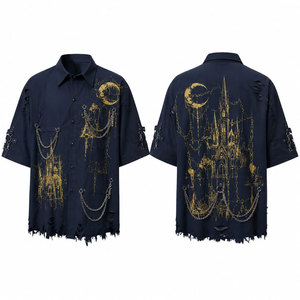 Chemise gothique pour homme à manches courtes, coupe oversize, avec imprimé église, chaînes et détails déchirés, bleu foncé, en coton tissé - Product Image 1