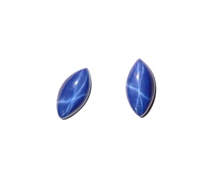 Zafiro Azul Estrella Marquise 10x20 mm 12 Quilates, Cabujón Pulido Creado en Laboratorio con Efecto Estrella de 6 Rayos, 5.5 mm de Altura para Fabricación de Joyas - Product Image 1