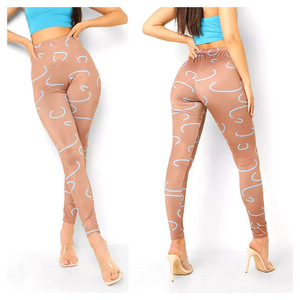 Leggings de cintura alta color bronceado con estampado de líneas azules abstractas, pantalones de yoga con tacto suave y efecto segunda piel, mallas de entrenamiento para mujer, estilo athleisure. - Product Image 4