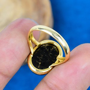 Anillo de Shungita Natural en Forma Ovalada con Baño de Oro de 18k sobre Plata de Ley 925 - Product Image 4