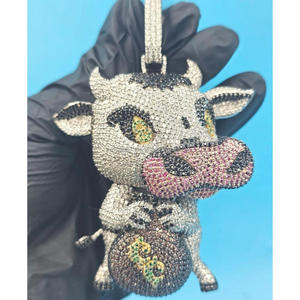 Colgante de animales estilo caricatura premium, joyería de lujo para hombres y mujeres - Product Image 1