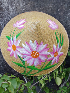Chapeau conique en bambou naturel et feuilles de palmier, structure légère, idéal pour les activités de plein air et les événements culturels - Product Image 4