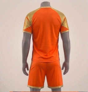 Ensemble de maillot de football pour homme, col en V, orange, manches courtes, couleur contrastée, polyester, taille élastique, coupe athlétique, toutes saisons - Product Image 2