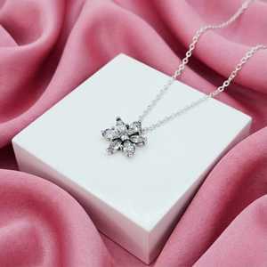 Collar con colgante de racimo de piedras de moissanita y circonita cúbica plateada, joyería para mujer, regalo para ella - Product Image 5