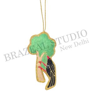 Ornements de Noël personnalisés en velours satiné brodé à la main, écologiques, avec fils dorés, oiseau et bouilloire, de Brazeal Studio - Product Image 6