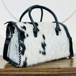 Nouveaux sacs de voyage en cuir de vachette à poils faits à la main personnalisés, sacs de week-end vintage en cuir véritable pour hommes et femmes - Product Image 5