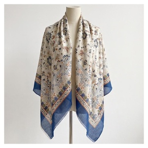 Pañuelo de Seda Cuadrado para Mujer, Estampado Floral, Elegante, Multifuncional, Accesorio de Moda para Todas las Temporadas - Product Image 1