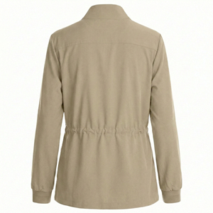 Blouse médicale haute performance à poignets côtelés et poche à rabat sur la poitrine – Prix de gros – Solutions personnalisées pour le secteur de la santé – Blouses médicales - Product Image 3