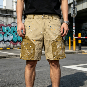 Shorts Bermuda pour Homme en Toile Kaki avec Effet Peinture Éclaboussée, Patchs Rivetés, Taille Mi-Haute, Fermeture Boutonnée, Style Urbain - Product Image 1