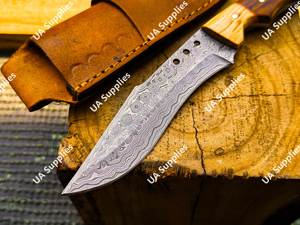 Couteau de chasse et de camping à lame fixe en acier Damas, manche en bois, bord biseauté, tranchant comme un rasoir, forgé à la main avec étui, ODM/Vente en gros - Product Image 3