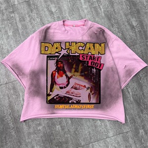 Camiseta Oversize Rosa con Gráfico Desgastado y Estampado de Retrato YK, Corte Holgado, 100% Algodón, Estilo Casual Urbano, Personalizada - Product Image 5