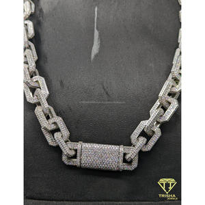 Collar moderno de eslabones cubanos con cierre de corona, diamantes cultivados en laboratorio de primera calidad, joyería urbana de Trisha Jewels - Product Image 2