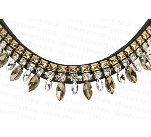 Diadema de Cuero Curvada de Lujo para Caballo con Tachuelas Doradas y Cristales de Imitación |   Brida Inglesa Premium de Tamaño Personalizado - Product Image 4