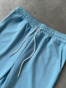 ชุดวอร์มผ้าฝ้ายโพลีเอสเตอร์แบบปรับแต่งได้สำหรับผู้ชายนำเสนอรูปลักษณ์ที่เพรียวบางและร่วมสมัยเสื้อวอร์มมีฮู้ดคอปกสูง - Product Image 5