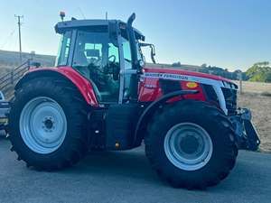 Tracteur agricole Massey Ferguson 7S.210 Dyna-VT 4WD de 210 CV, 6,6 L, 6 cylindres diesel, avec transmission CVT - Product Image 1