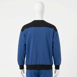 Sweat-shirt épais pour homme avec empiècement contrastant noir, épaules tombantes, ourlet côtelé contrastant et col rond - Product Image 4