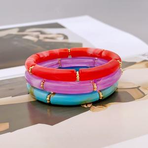 Brazalete de Resina Epoxi Hecho a Mano, Ecológico y Moderno con Cuentas Doradas, Técnica de Fundición Redonda por HASAN CRAFT - Product Image 2