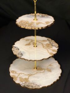 Elegante Soporte de Resina Hecho a Mano de 3 Niveles para Exhibición, Ideal para Frutas, Pasteles, Cupcakes, Decoración y Servicio - Product Image 1