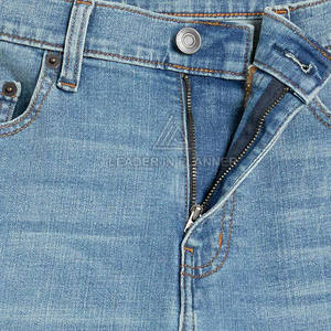 กางเกงยีนส์ขาสั้นผู้ชายดีไซน์ใหม่ สีพื้น สไตล์สตรีทแวร์ มีจำหน่าย - Product Image 6