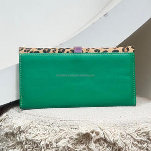 Pochette portefeuille en cuir recyclé imprimé animal pour femmes Sac à main en cuir coloré écologique avec fermeture à pression et fente pour cartes - Product Image 5